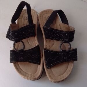 Earth Spirit Black and Tan Strappy Comfort Sandals